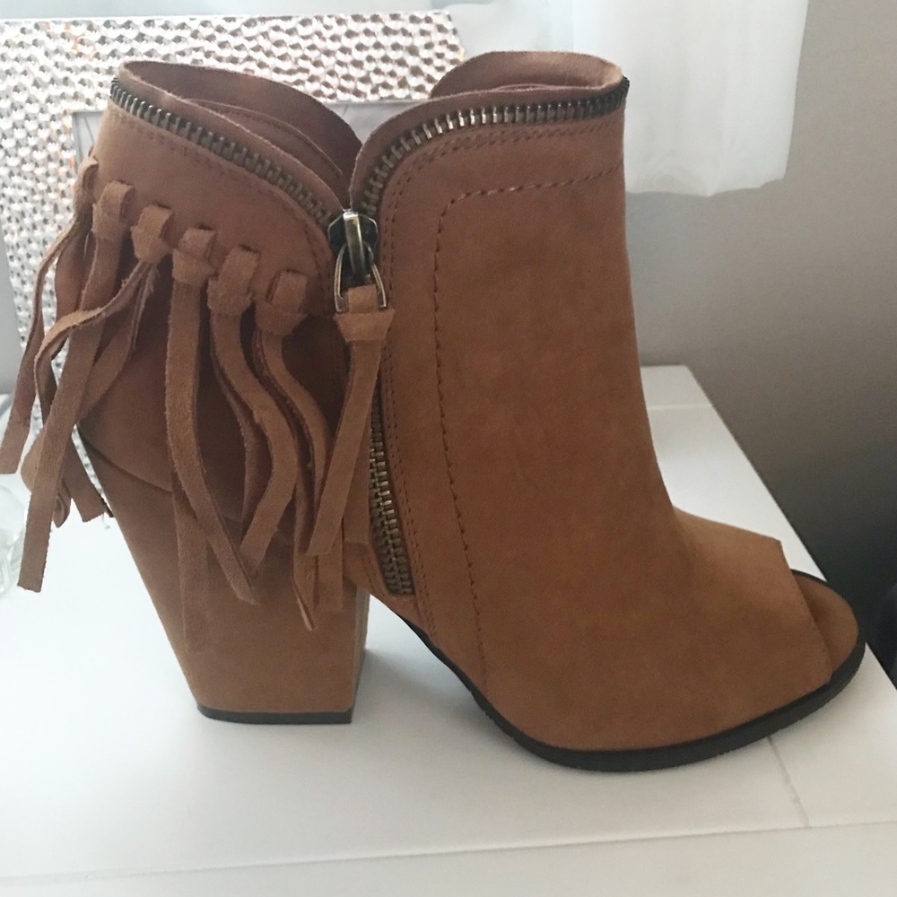 NWOT DV Ankle Boots